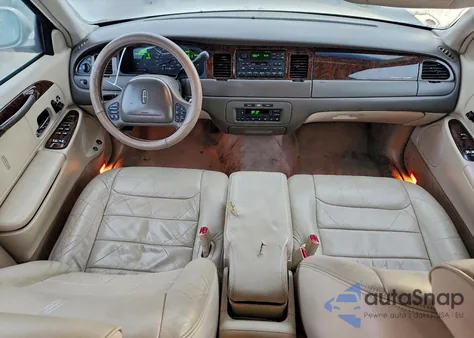 1999 Lincoln Town Car Signature z USA, uszkodzony, nr VIN 1LNHM82W2XY647028